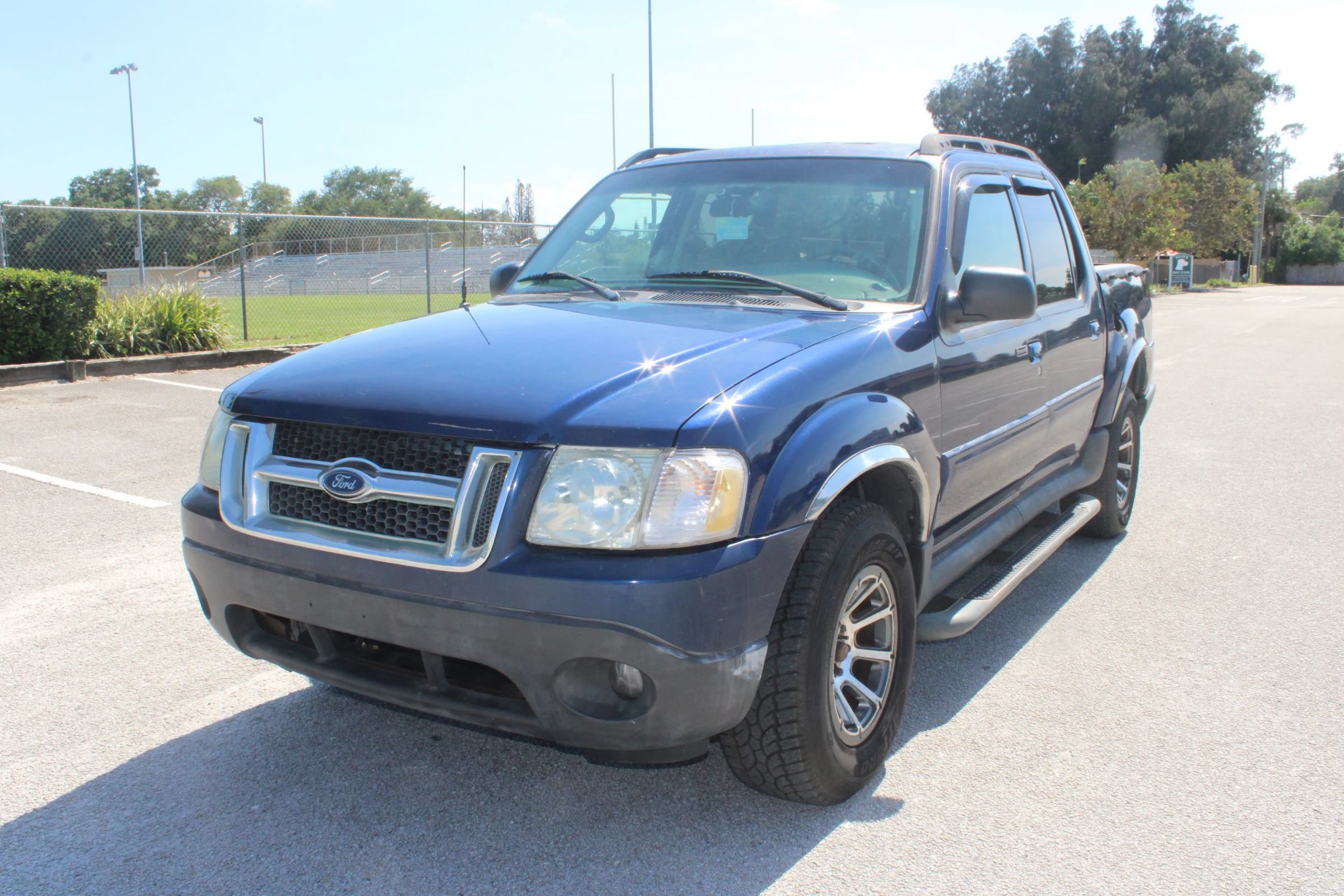 Used 2005 Ford Explorer Sport Trac XLT RWD image 2