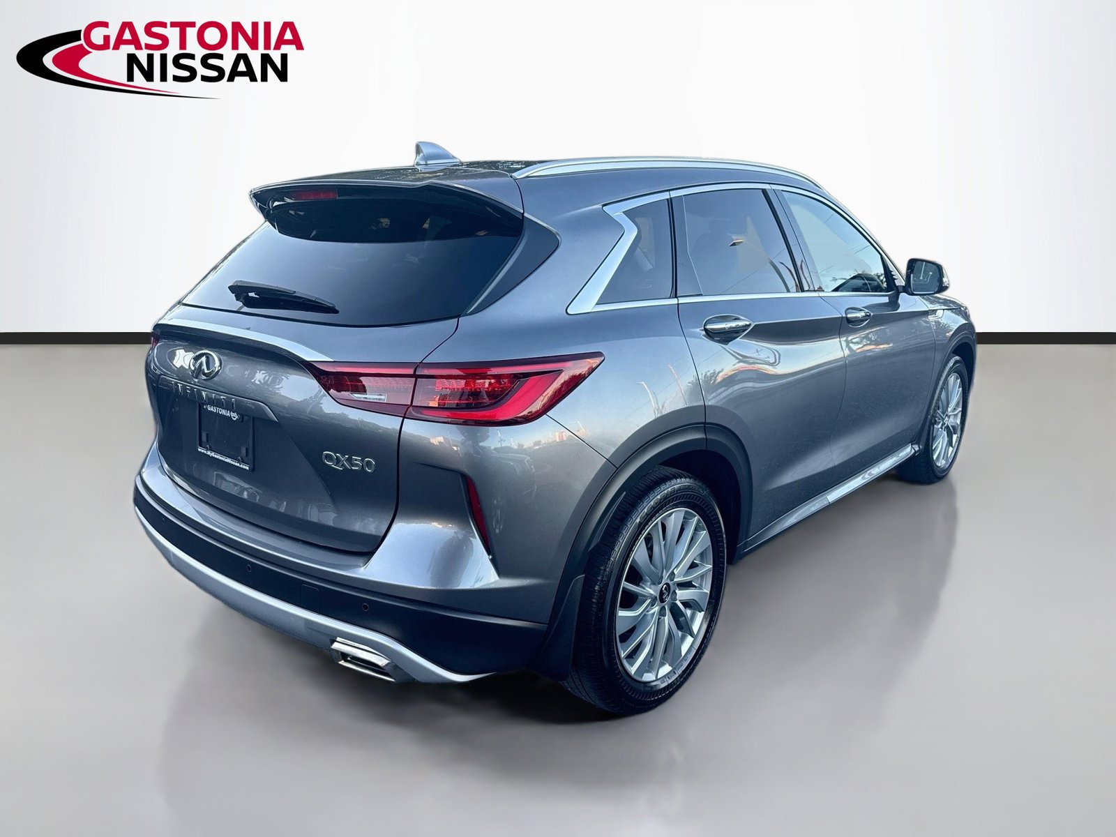 Used 2023 INFINITI QX50 Luxe FWD image 9