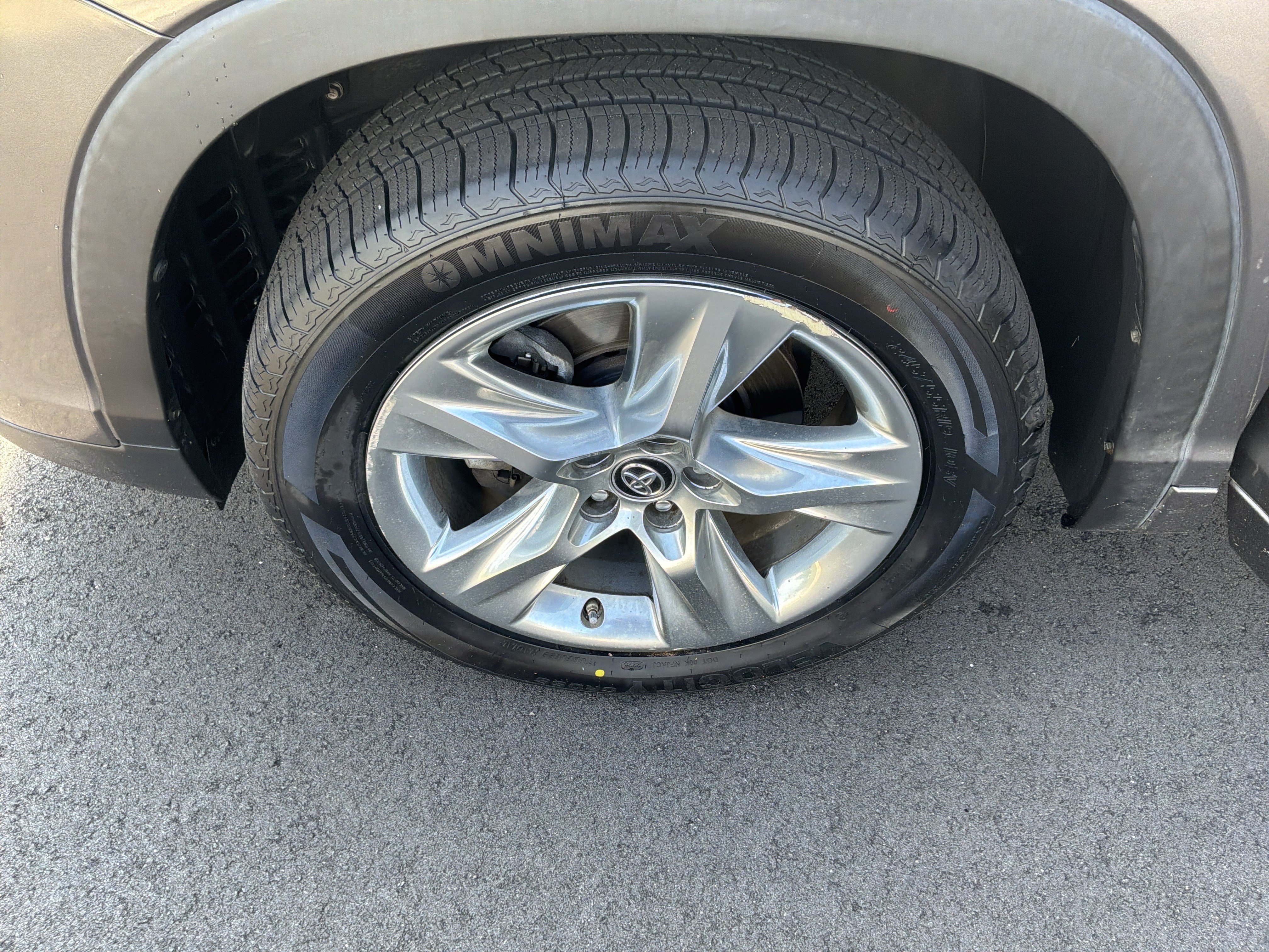 Used 2018 Toyota Highlander Limited FWD image 13