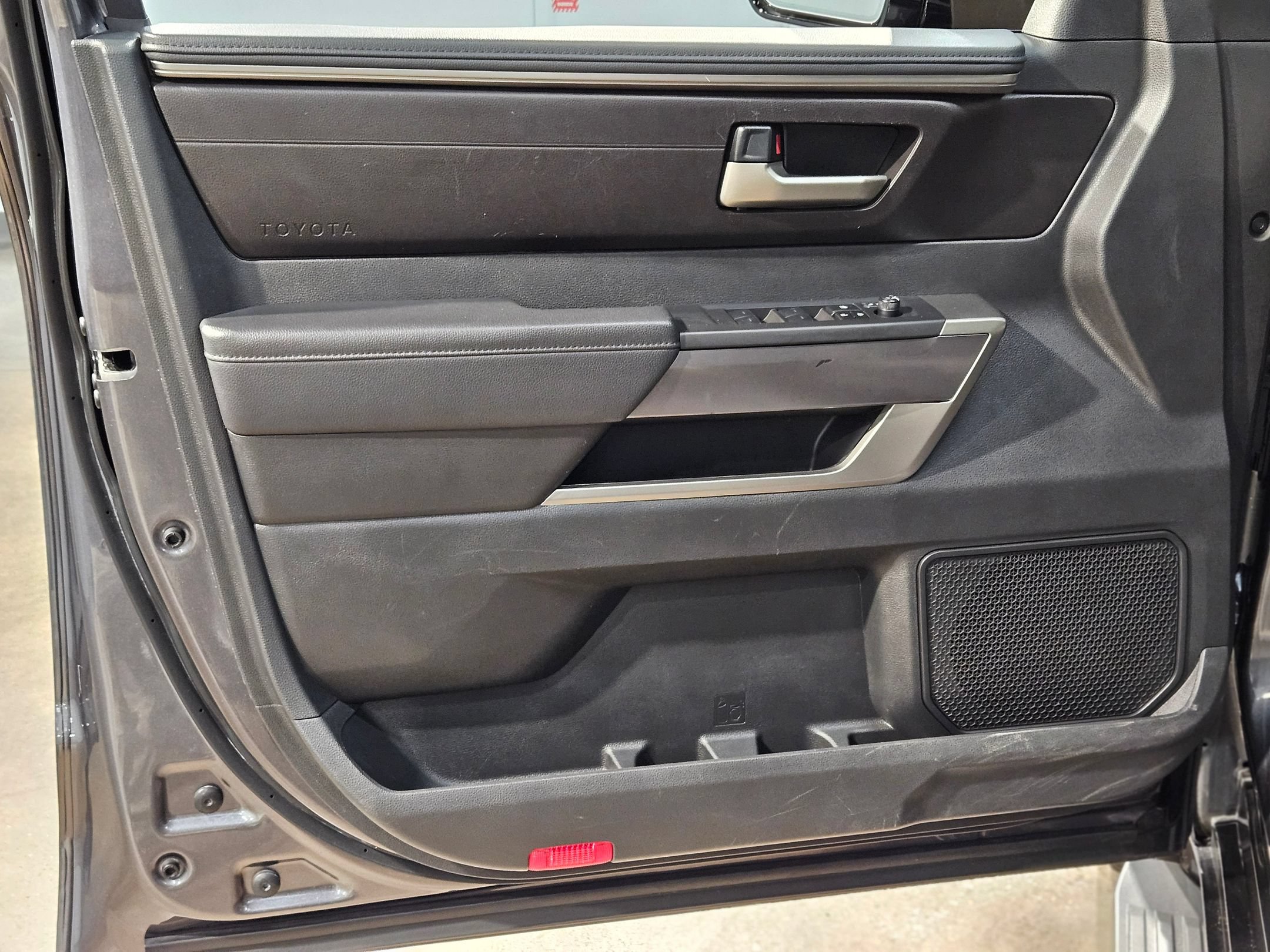 Certified 2025 Toyota Sequoia SR5 AWD/4WD image 20