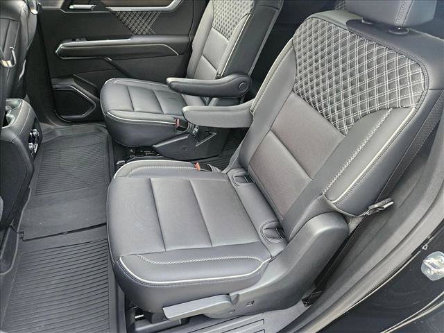 Used 2024 GMC Acadia Denali w/ Super Cruise Package FWD image 18