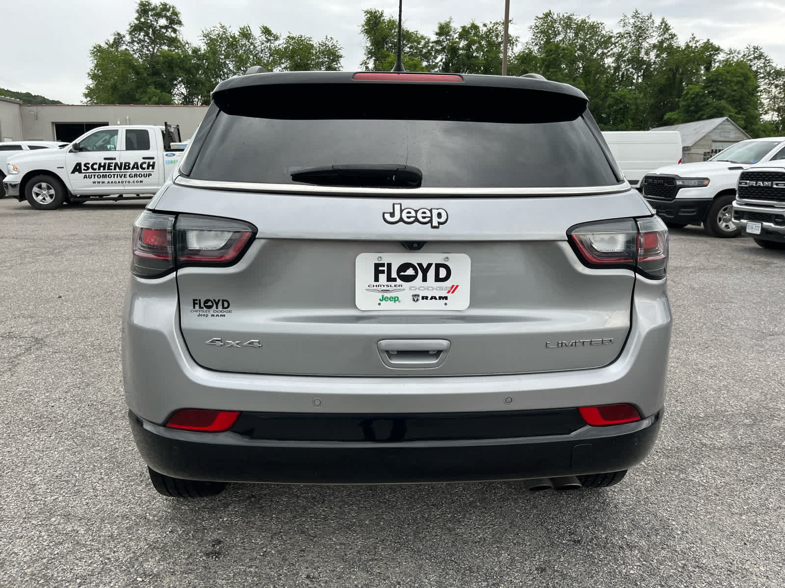 Used 2022 Jeep Compass Limited w/ Elite Group AWD/4WD image 4
