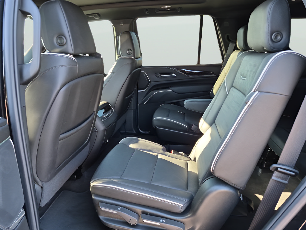 Used 2024 Cadillac Escalade Sport w/ Touring Package AWD/4WD image 33