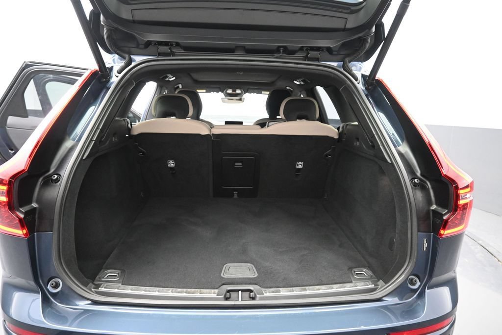 New 2026 Volvo XC60 B5 Plus w/ Climate Package AWD/4WD image 13