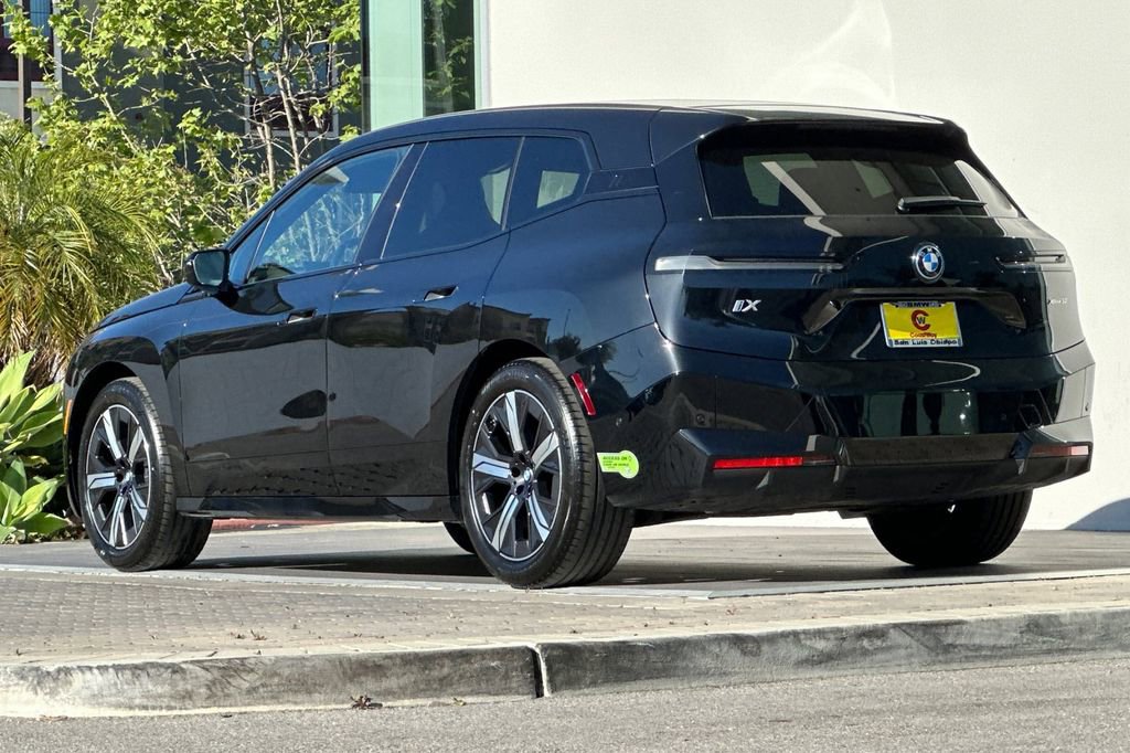 Used 2023 BMW iX xDrive50 w/ Premium Package image 5
