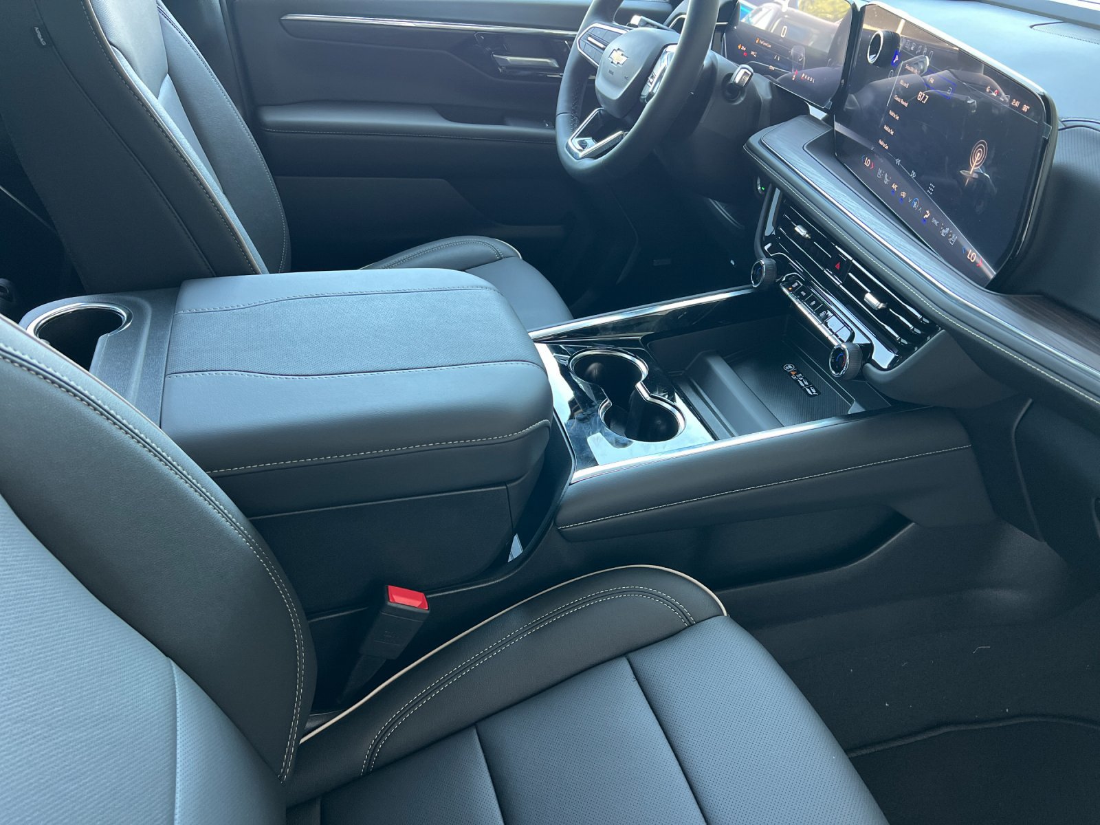 New 2026 Chevrolet Suburban Premier w/ Sun And Tow Package AWD/4WD image 17