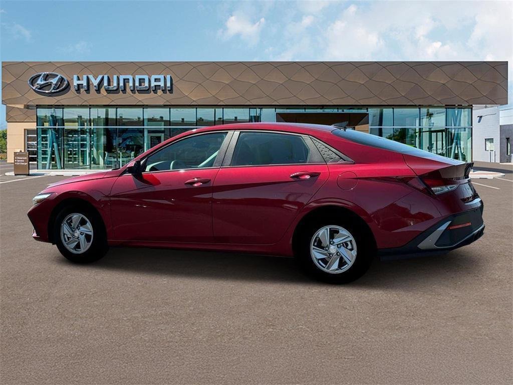 New 2025 Hyundai Elantra SE image 4