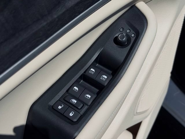 Used 2025 Jeep Grand Cherokee L Limited AWD/4WD image 16