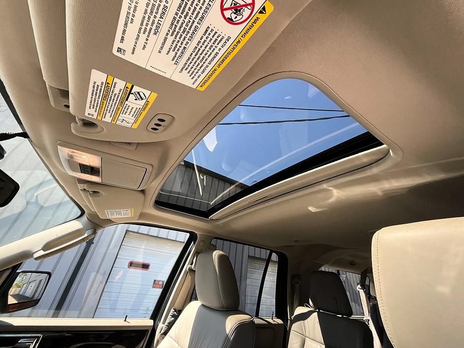 Used 2015 Lincoln Navigator L 4WD image 26