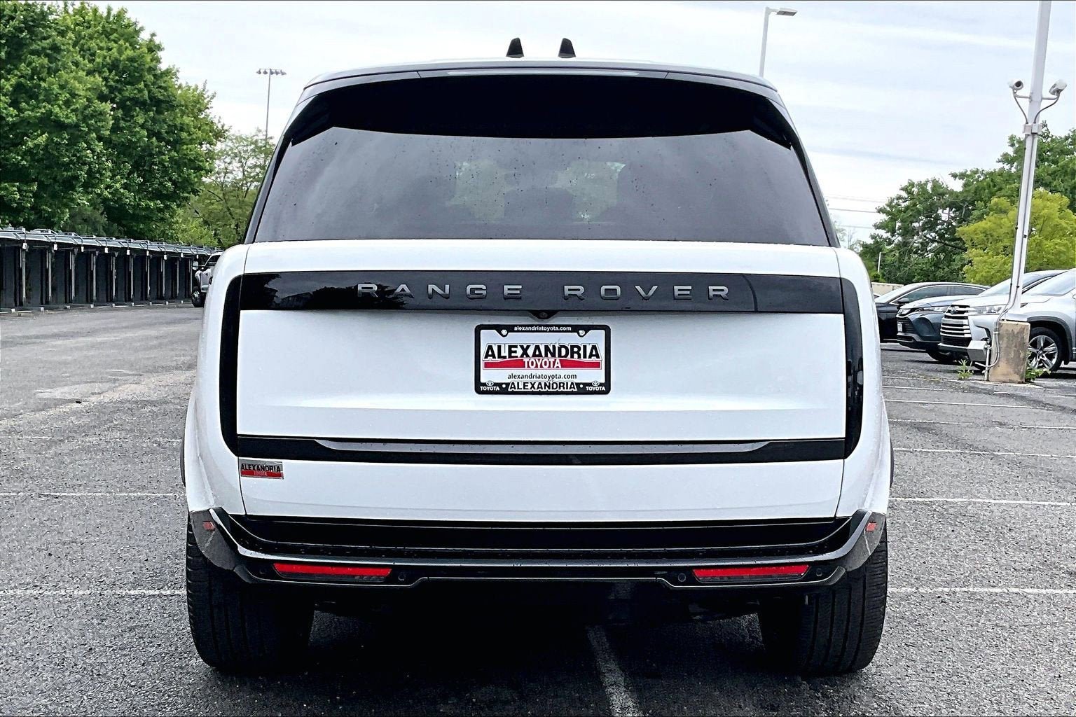 Used 2024 Land Rover Range Rover SE AWD/4WD image 4