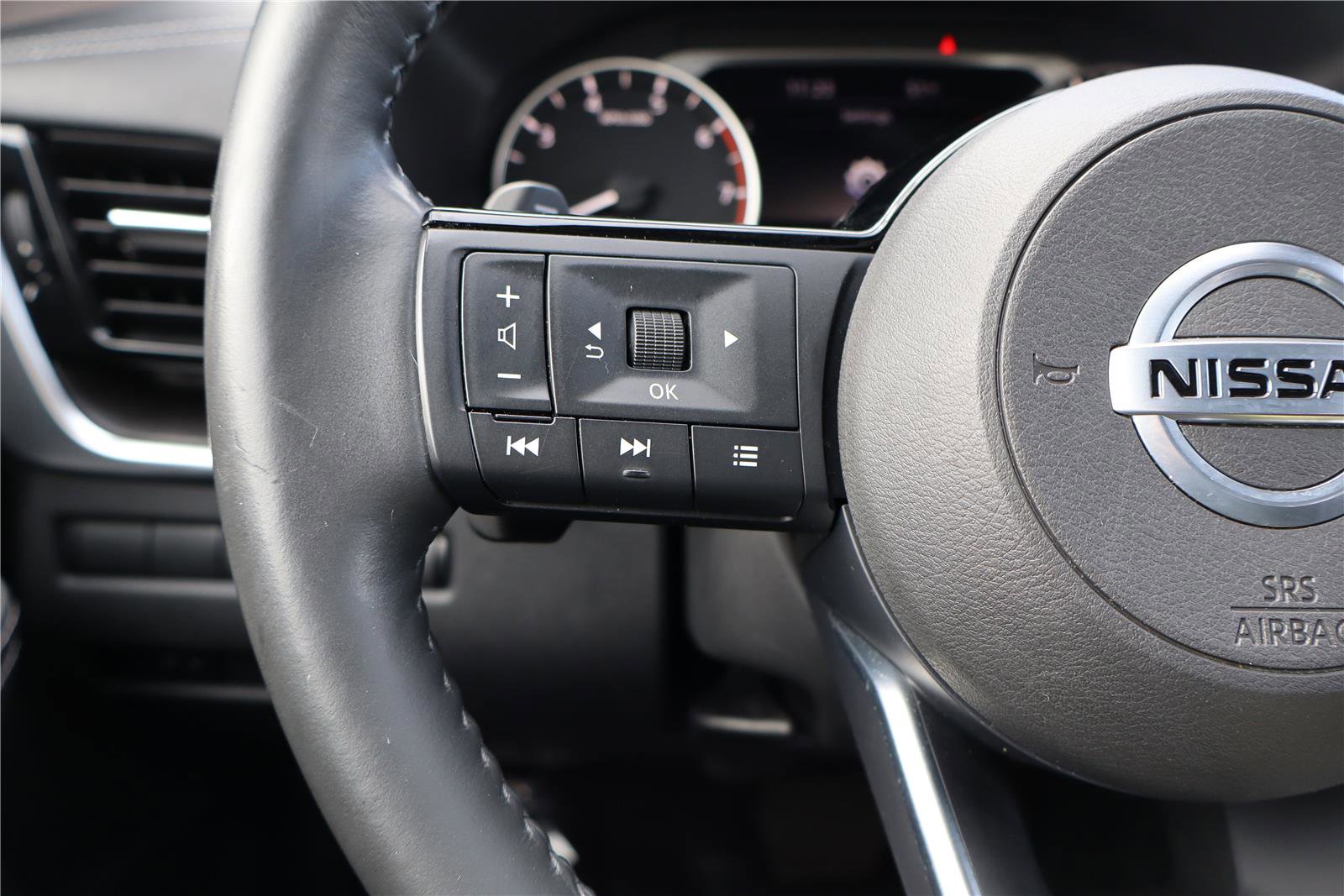 Used 2021 Nissan Rogue SL w/ Premium Package image 16