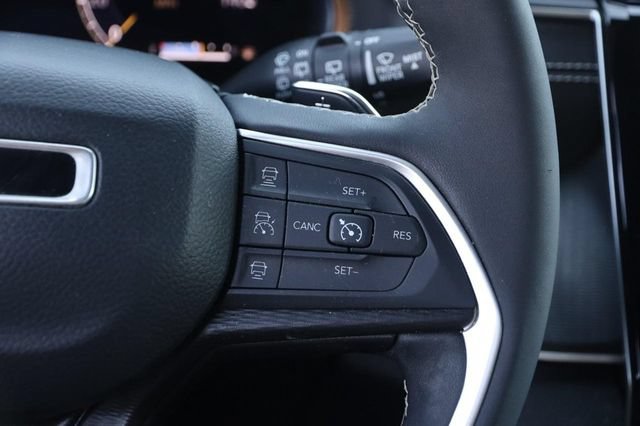 Used 2024 Jeep Grand Cherokee Altitude AWD/4WD image 12