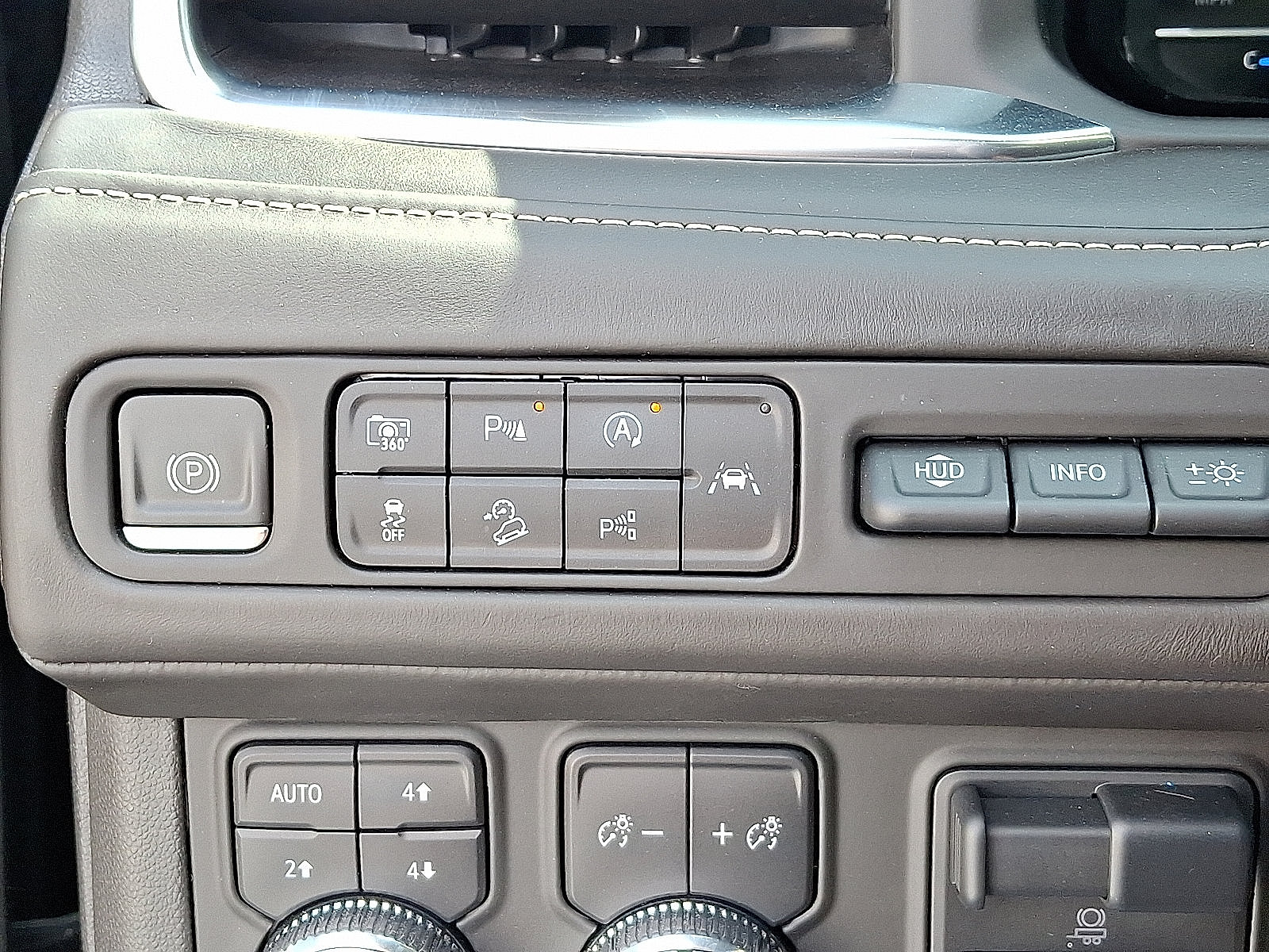 Used 2023 GMC Yukon Denali Ultimate AWD/4WD image 29