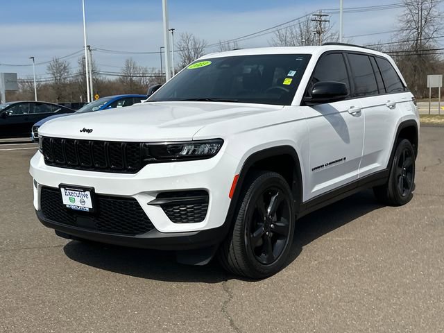Used 2023 Jeep Grand Cherokee Altitude AWD/4WD image 5