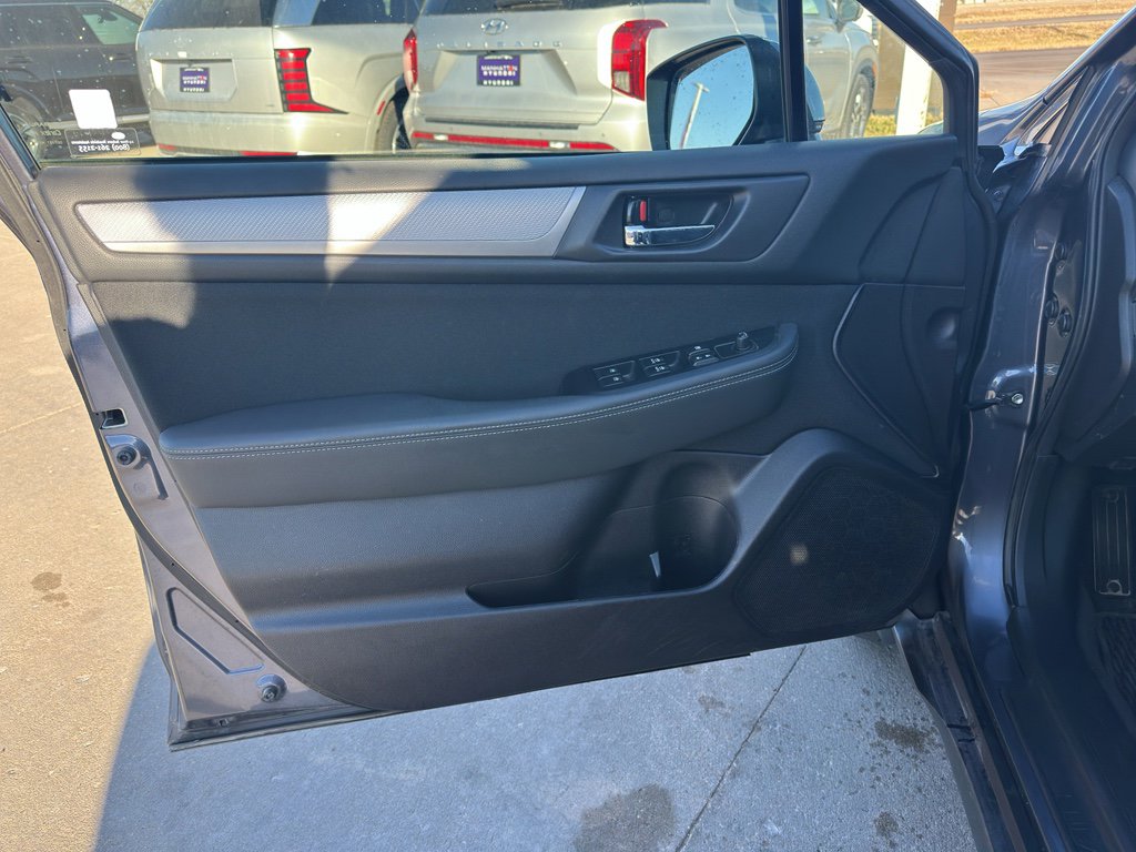 Used 2017 Subaru Outback 2.5i Premium image 10