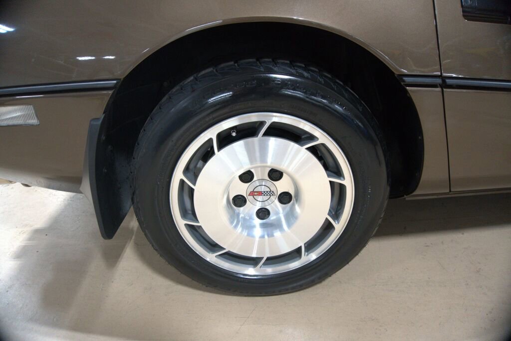 Used 1986 Chevrolet Corvette Convertible image 36