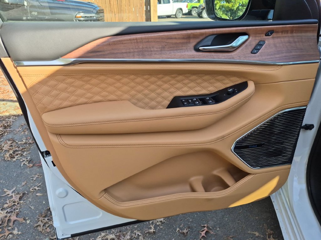 New 2027 Jeep Grand Cherokee Summit AWD/4WD image 11