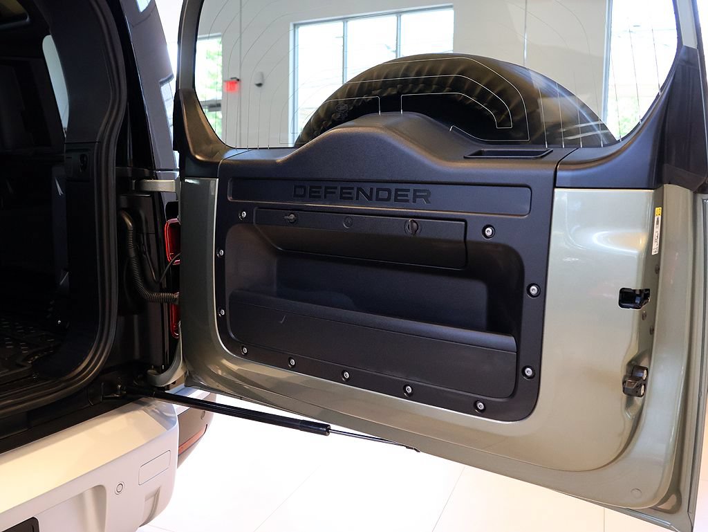 Used 2025 Land Rover Defender 110 S AWD/4WD image 54