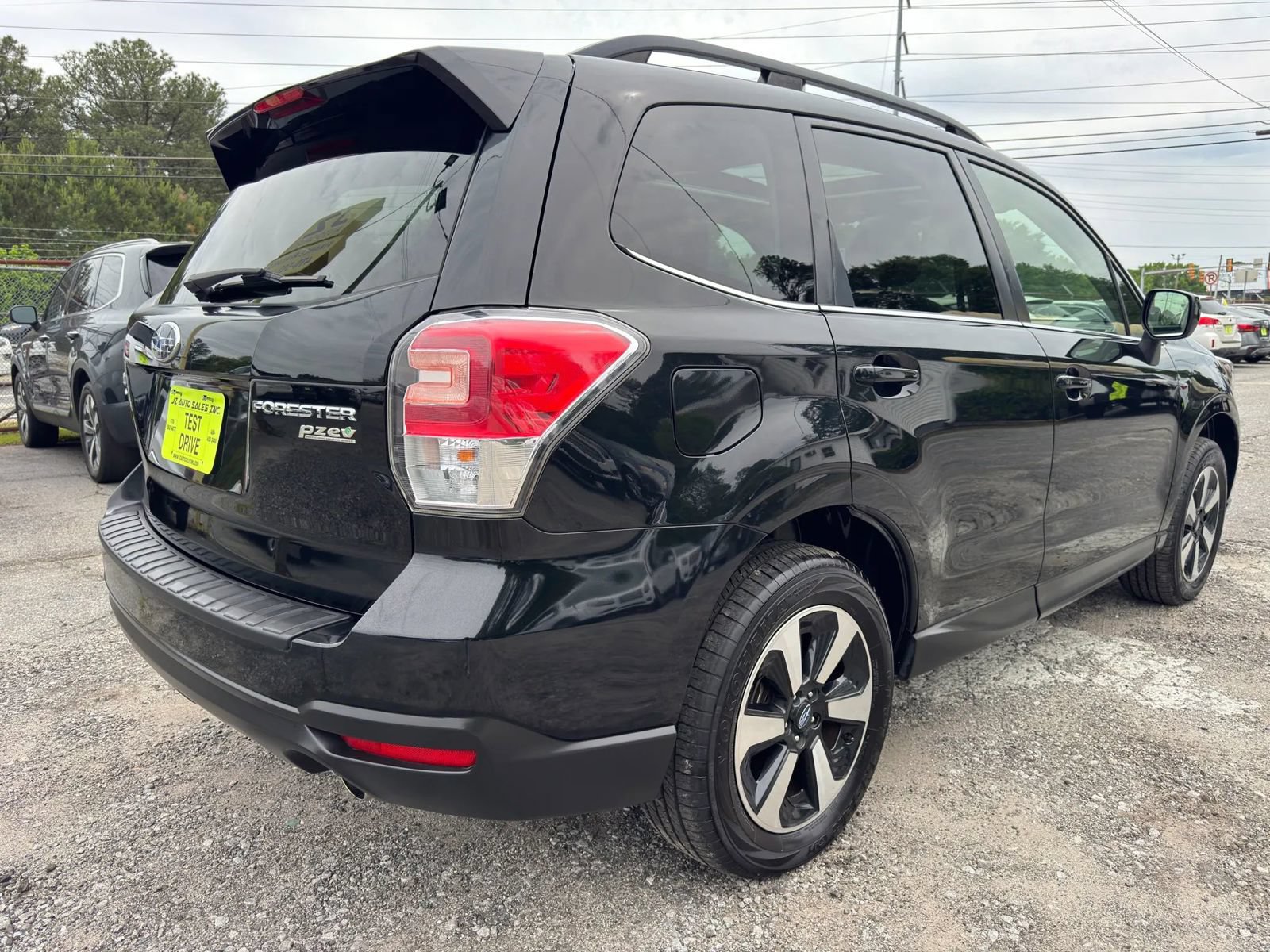 Used 2017 Subaru Forester 2.5i Limited w/ Popular Package #1 AWD/4WD image 3