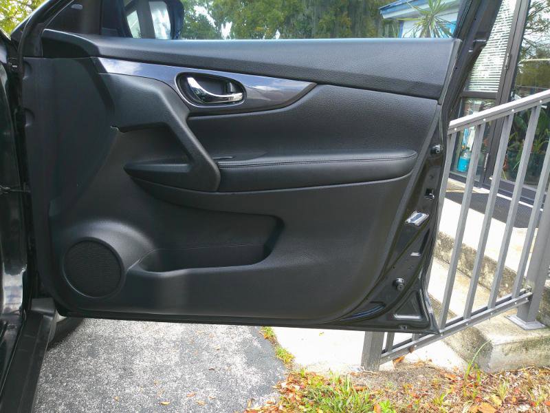 Used 2017 Nissan Rogue S image 25