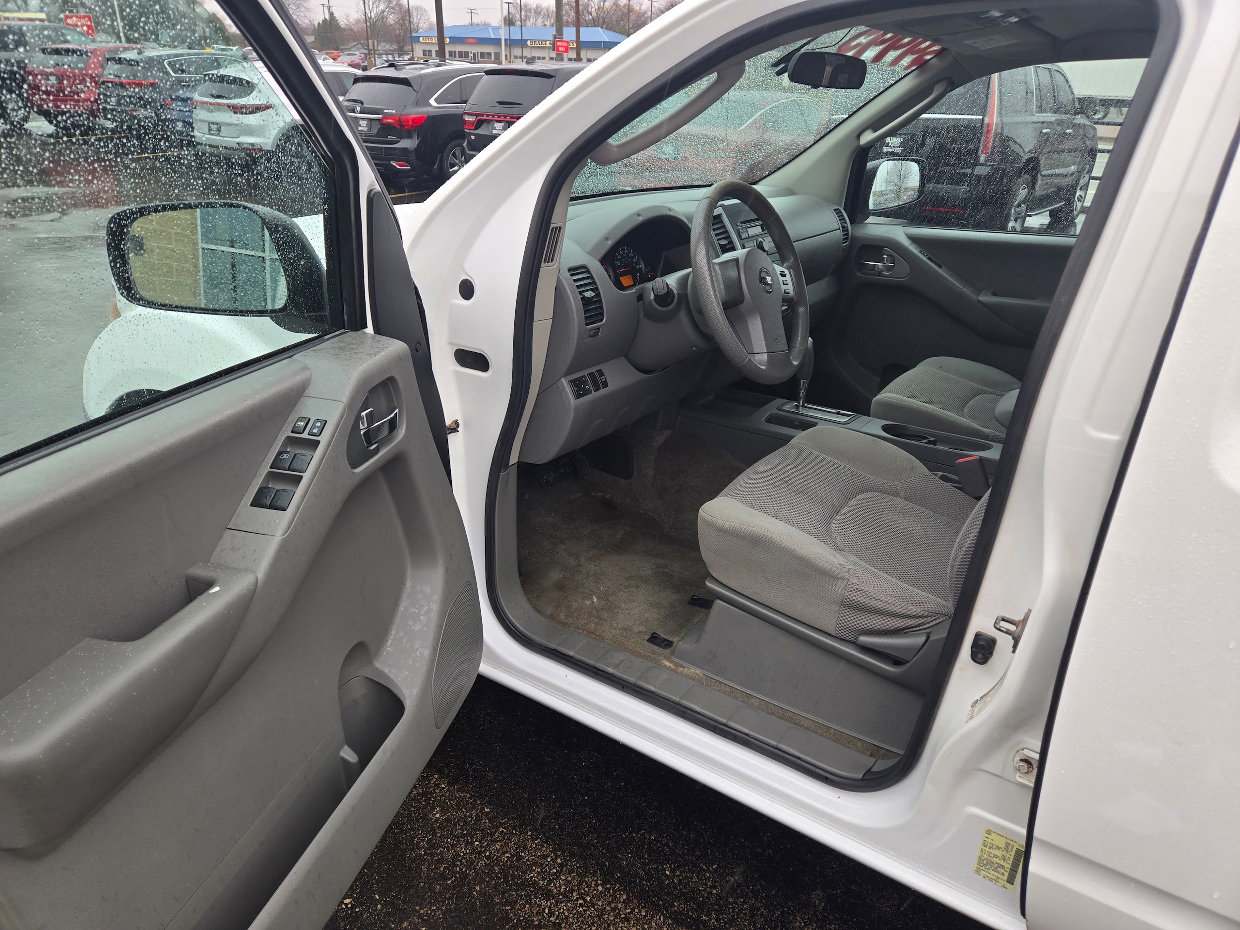 Used 2011 Nissan Frontier SV AWD/4WD image 5