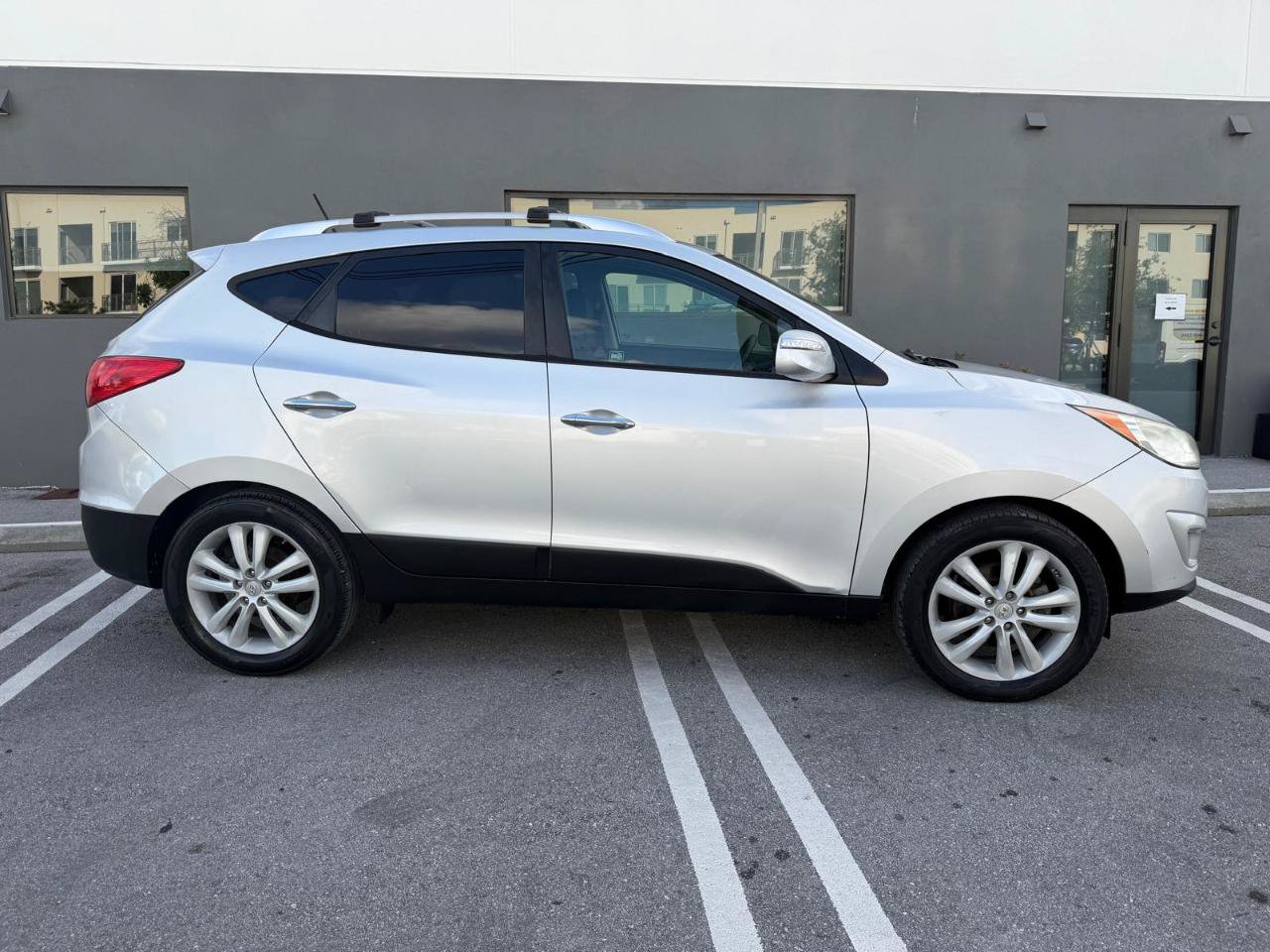 Used 2012 Hyundai Tucson Limited FWD image 11