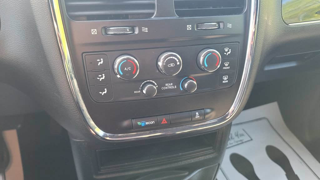 Used 2016 Dodge Grand Caravan SE FWD image 22