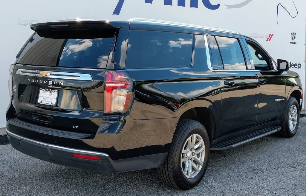 Used 2023 Chevrolet Suburban LT image 9