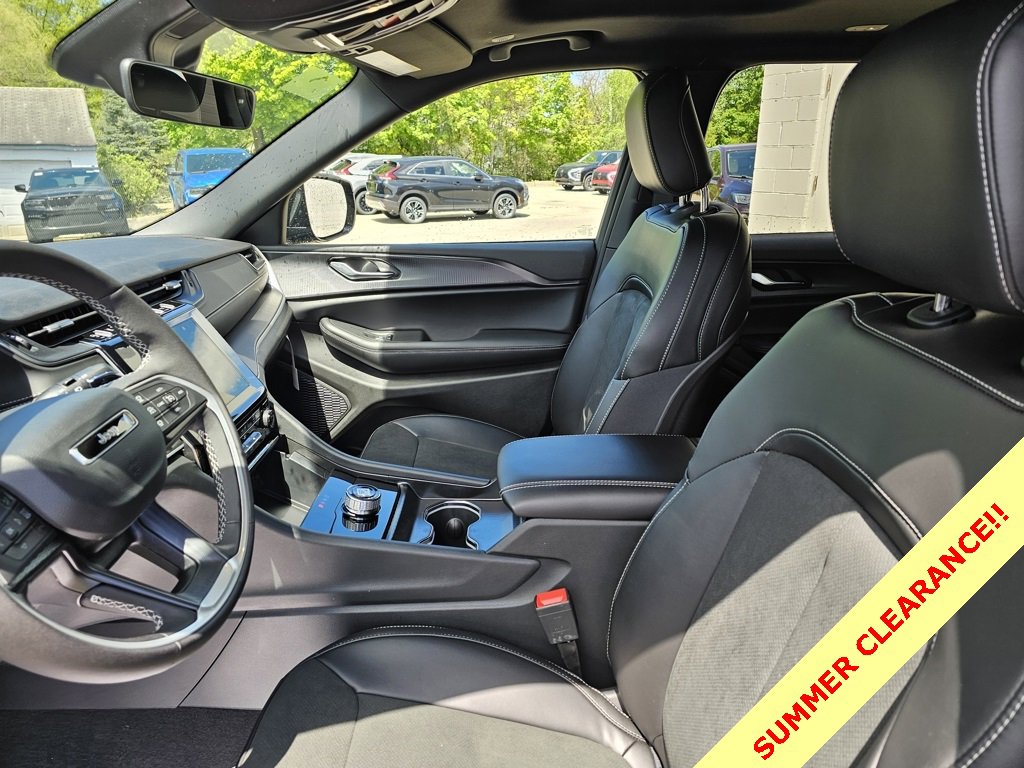 New 2025 Jeep Grand Cherokee L Altitude image 25