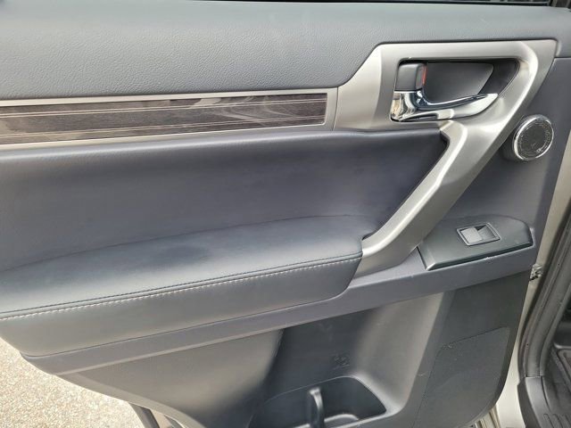 Used 2023 Lexus GX 460 Luxury w/ Accessory Package image 13