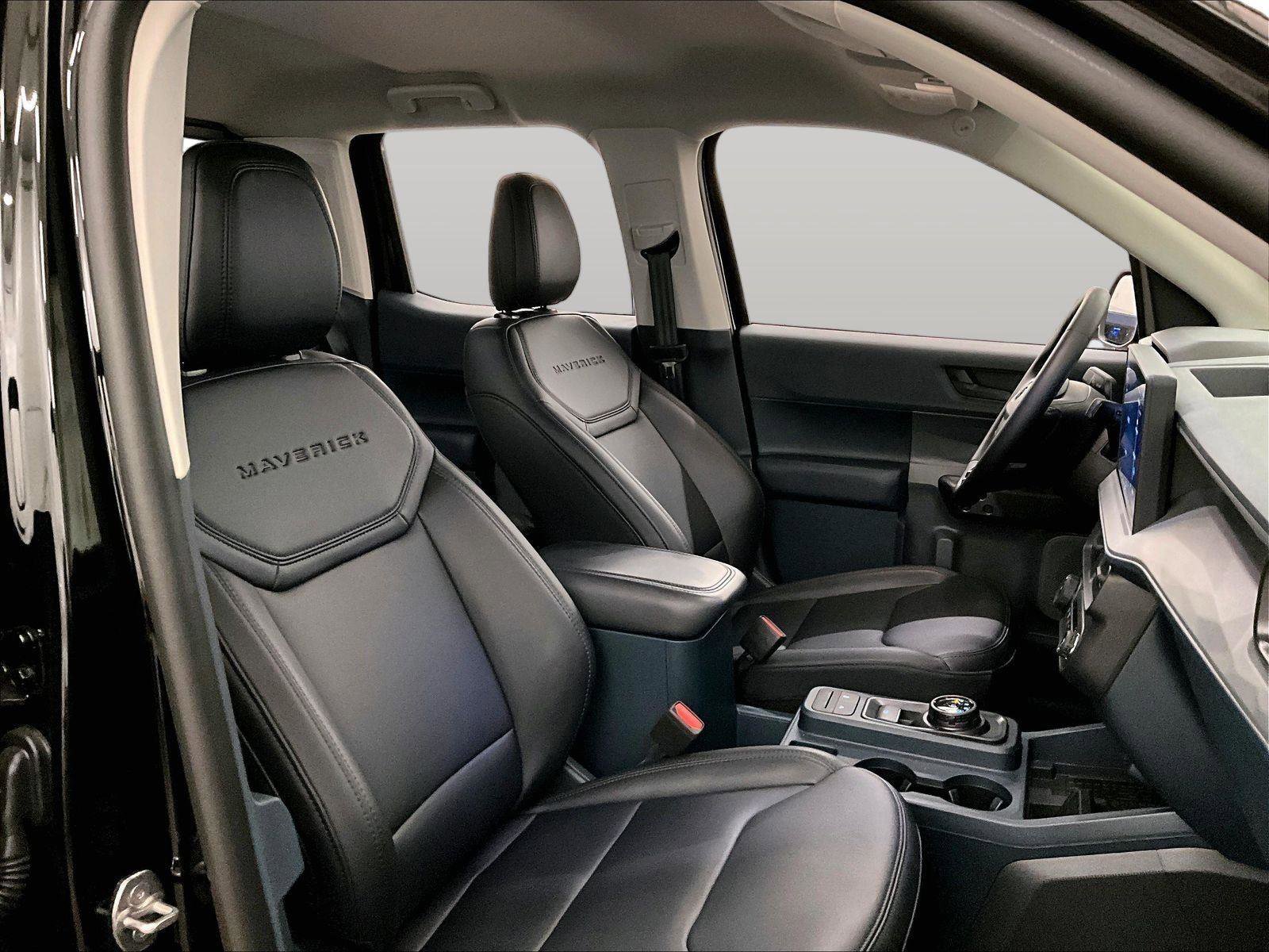 Used 2025 Ford Maverick Lariat w/ Black Appearance Package image 7