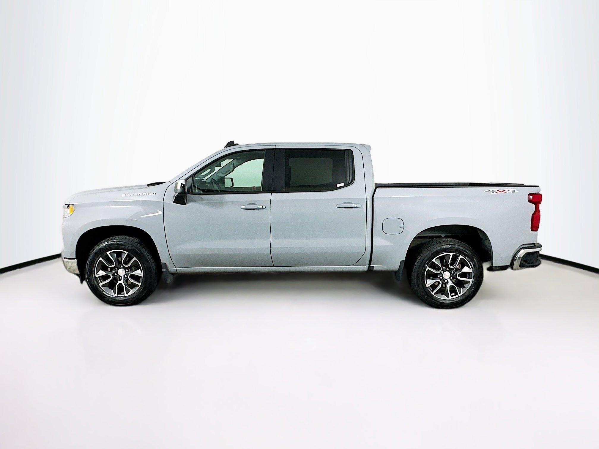 Used 2024 Chevrolet Silverado 1500 LT image 4