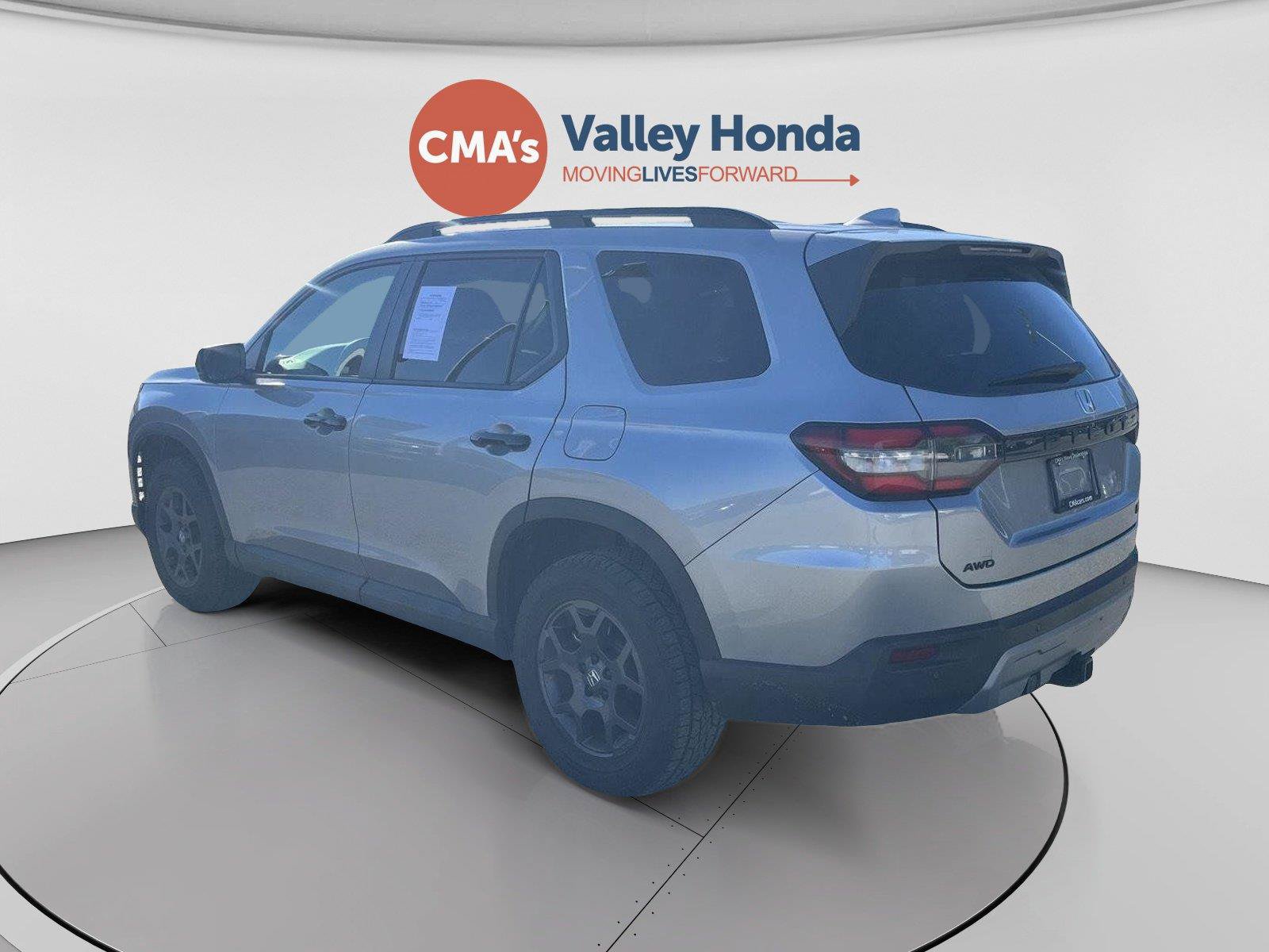 Used 2025 Honda Pilot TrailSport image 3