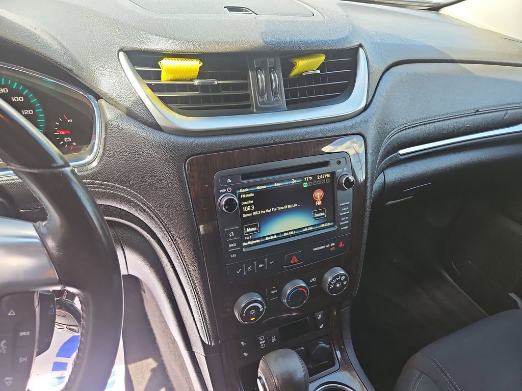 Used 2017 Chevrolet Traverse LT w/ Style and Technology Package FWD image 17