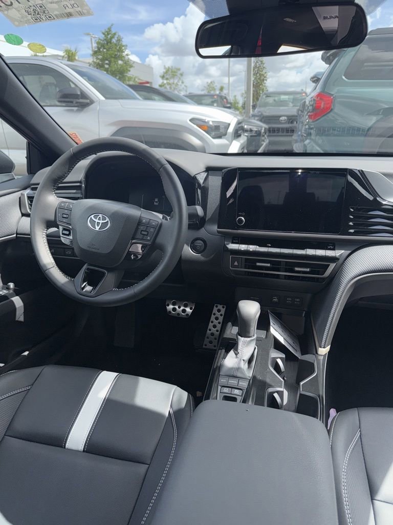 Used 2025 Toyota Camry SE image 7