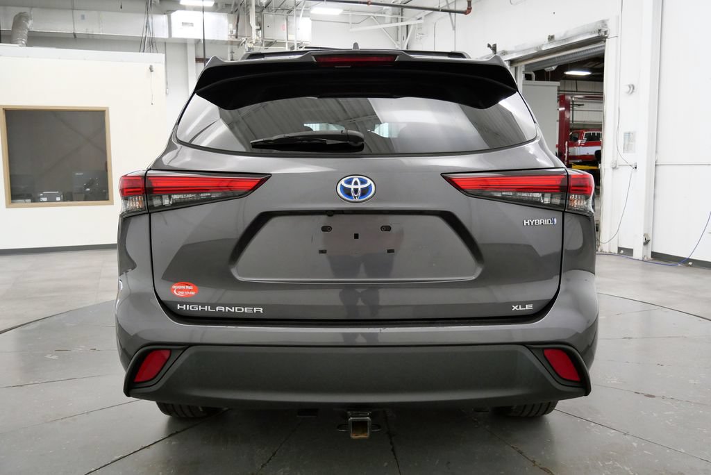 Used 2021 Toyota Highlander XLE AWD/4WD image 6