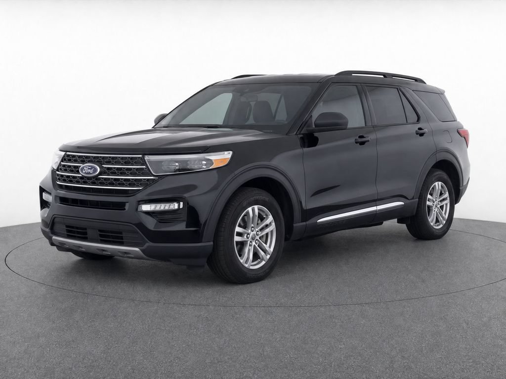 Used 2023 Ford Explorer XLT w/ Equipment Group 202A AWD/4WD image 16