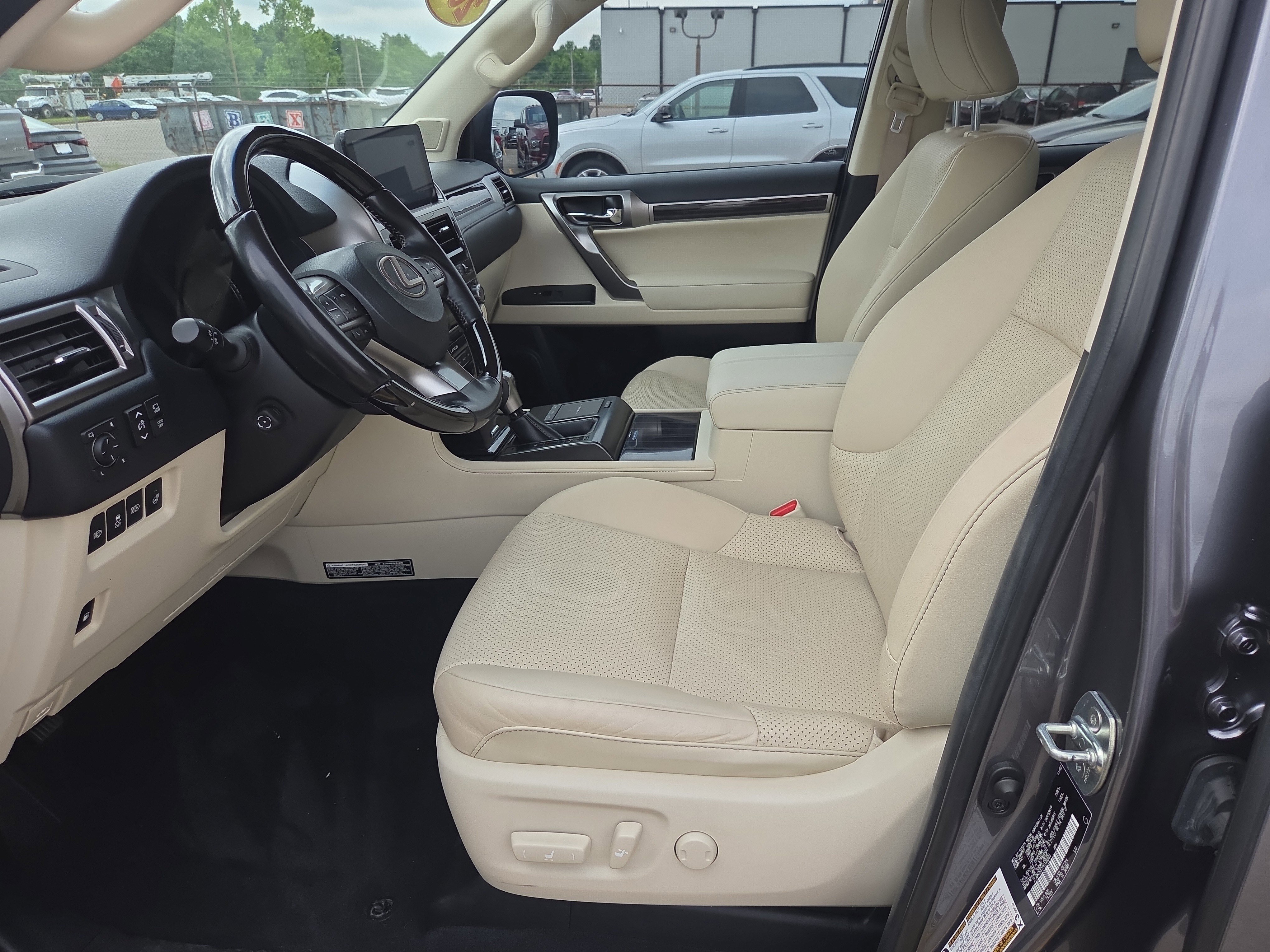 Used 2023 Lexus GX 460 Luxury w/ Sport Design Package AWD/4WD image 5