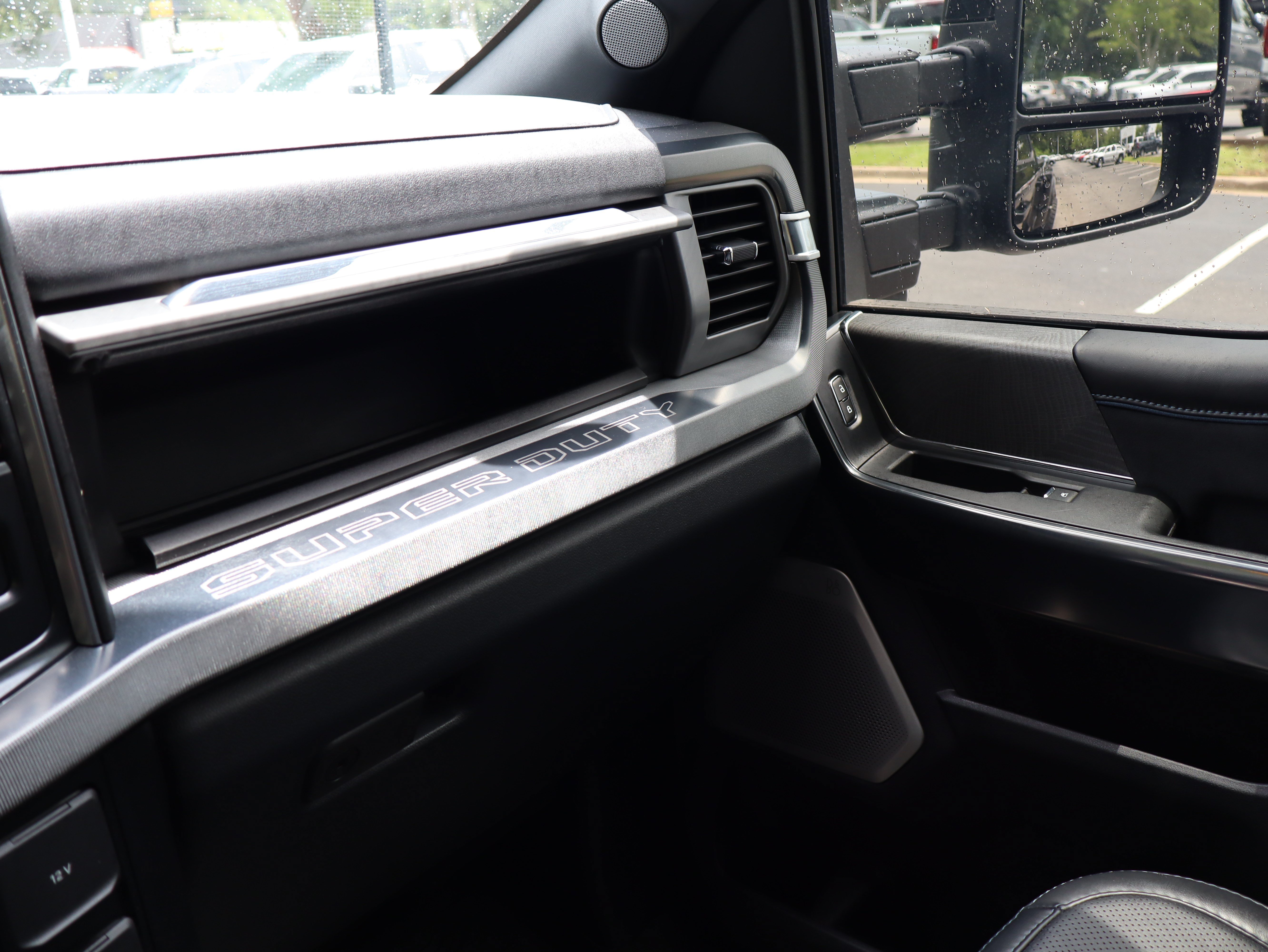 Used 2025 Ford F450 Platinum w/ FX4 Off-Road Package AWD/4WD image 46