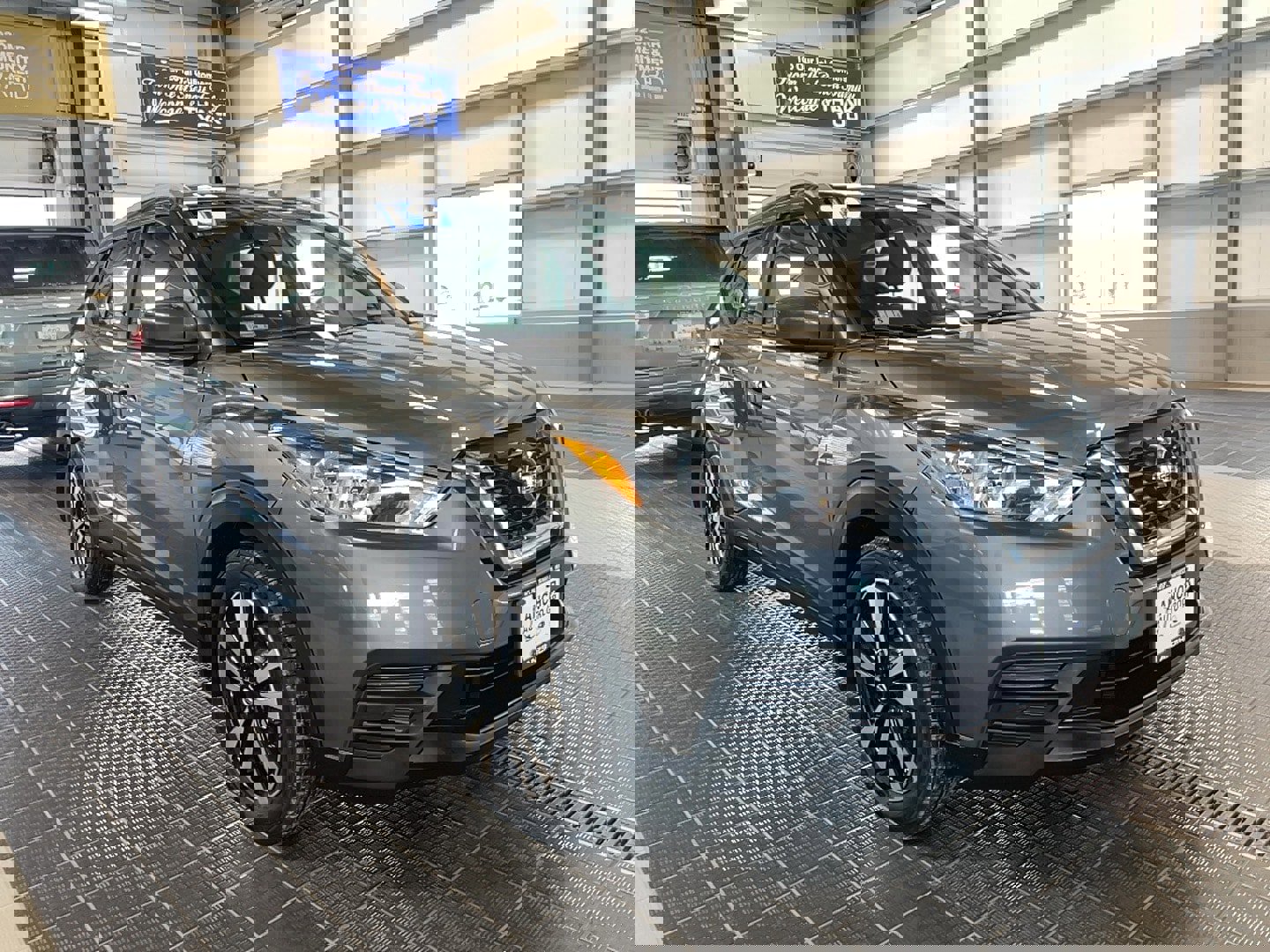 Used 2019 Nissan Kicks SV video 1