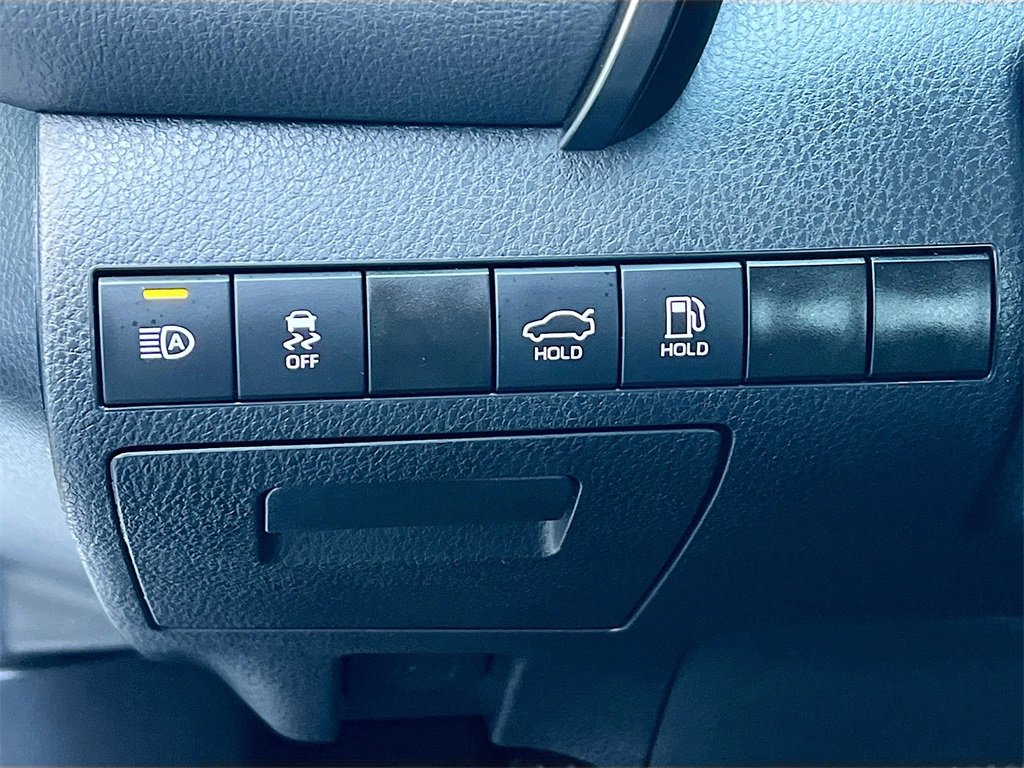 Used 2024 Toyota Camry SE image 10