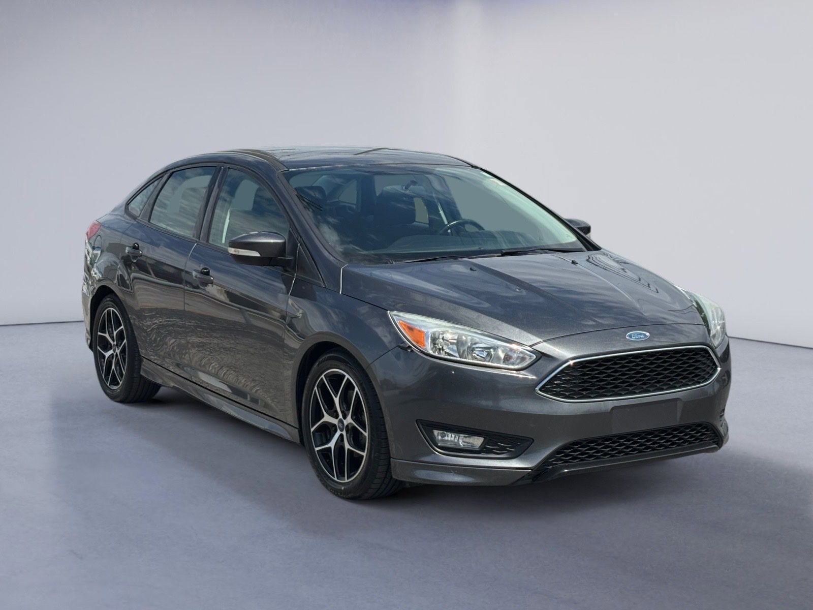 Used 2016 Ford Focus SE w/ SE Sport Package image 9