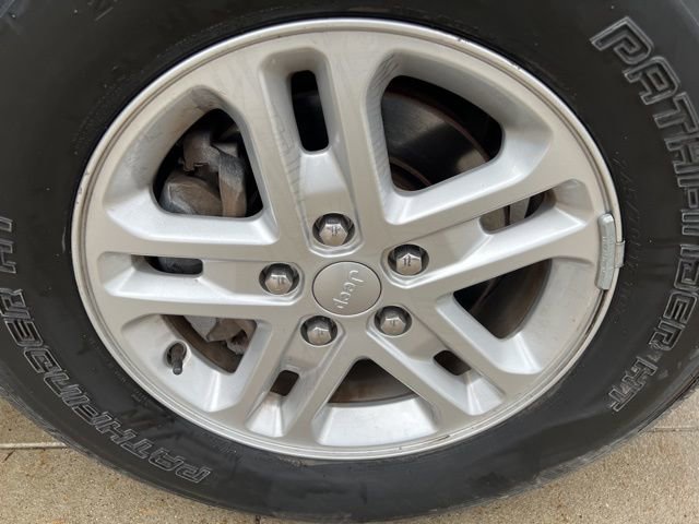 Certified 2023 Jeep Grand Cherokee Laredo w/ Luxury Tech Group I image 8