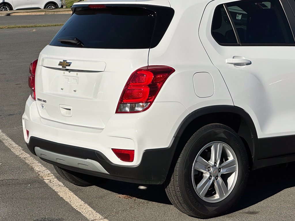 Used 2022 Chevrolet Trax LT w/ LT Convenience Package AWD/4WD image 36