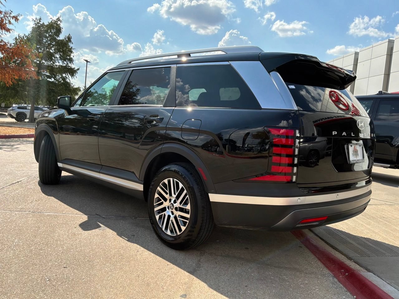 Used 2026 Hyundai Palisade SEL FWD image 8