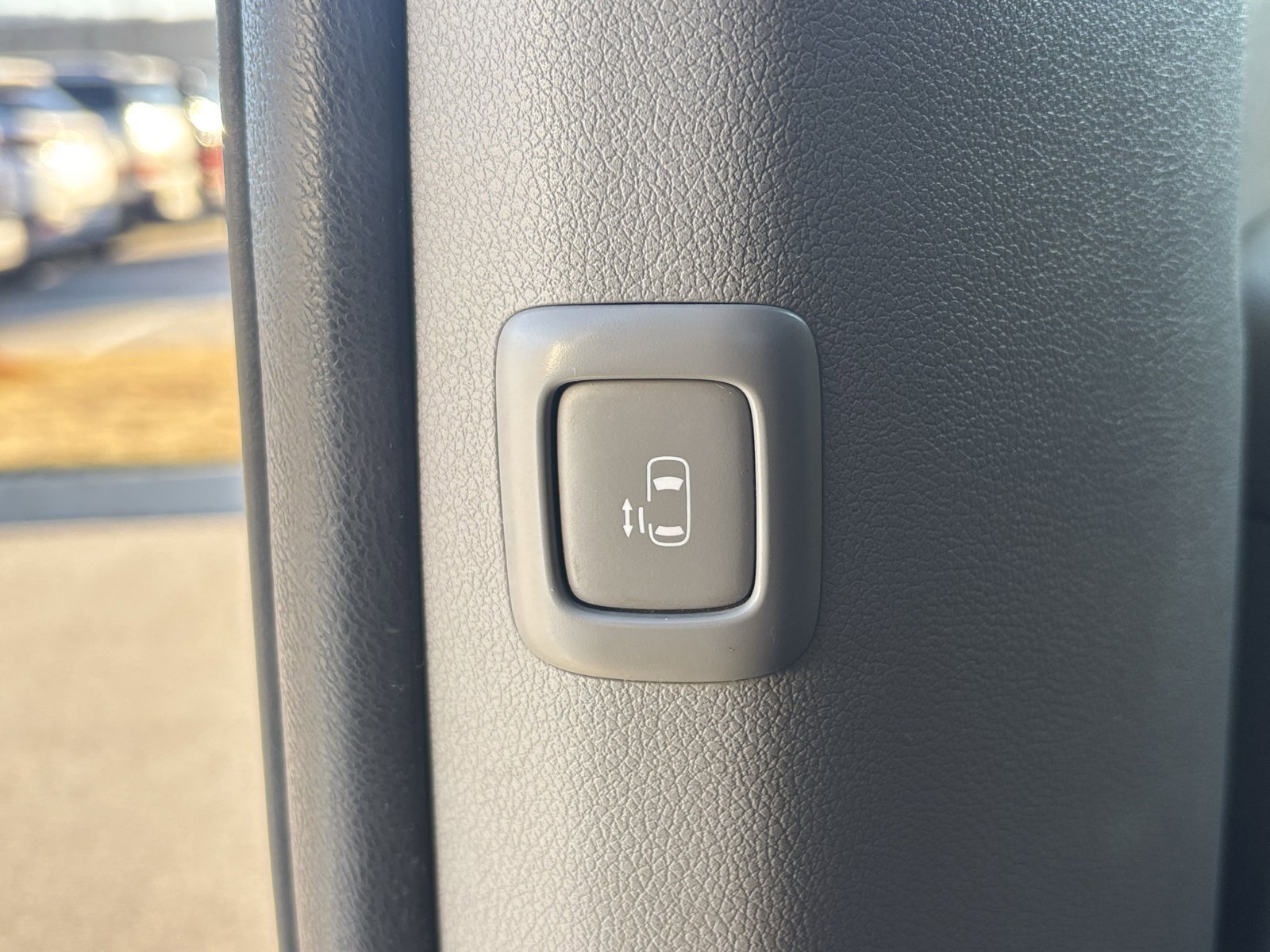 Used 2018 Kia Sedona LX w/ LX Essentials Premium Package image 16