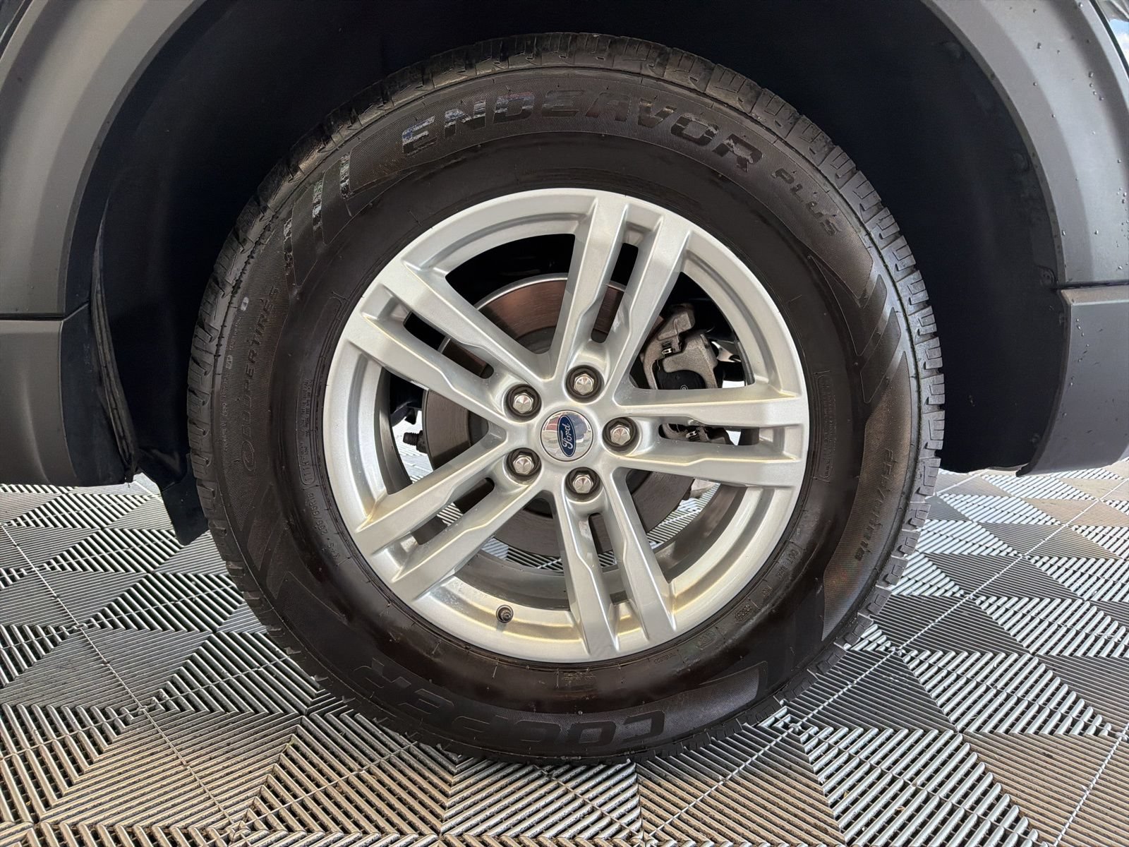 Used 2023 Ford Explorer XLT AWD/4WD image 9