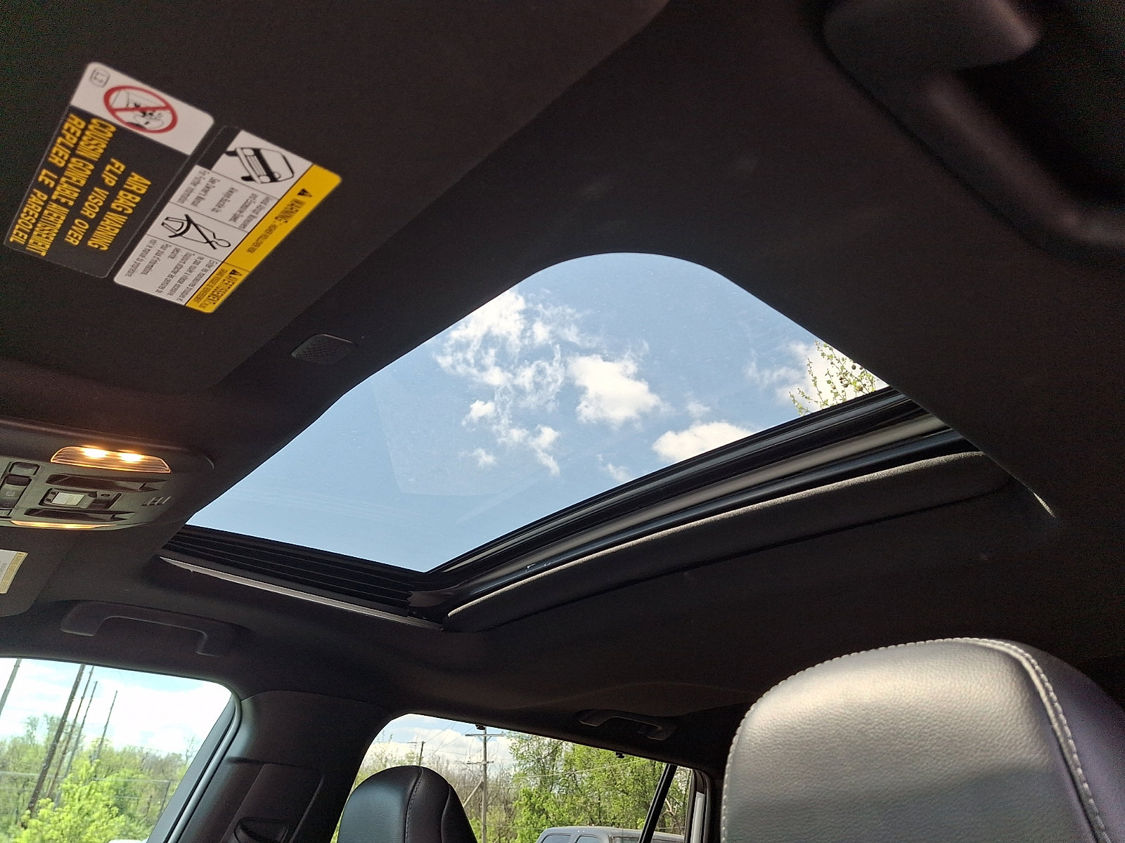 Used 2022 Toyota Highlander XSE FWD image 15