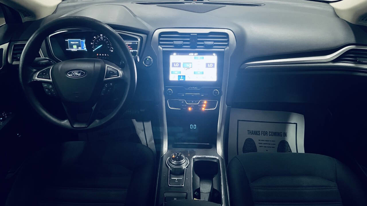 Used 2019 Ford Fusion SE FWD image 28