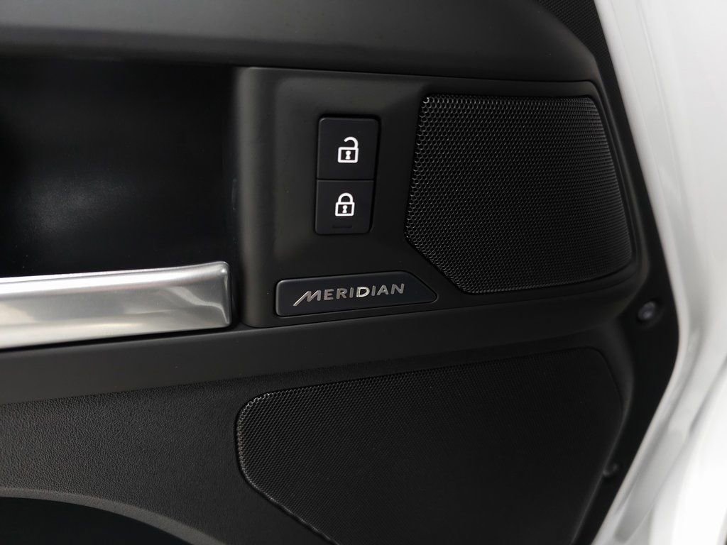 Used 2025 Land Rover Defender 110 S image 16